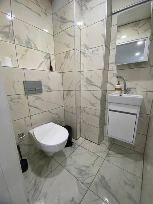 Daire Renovated 2br Near Metro *